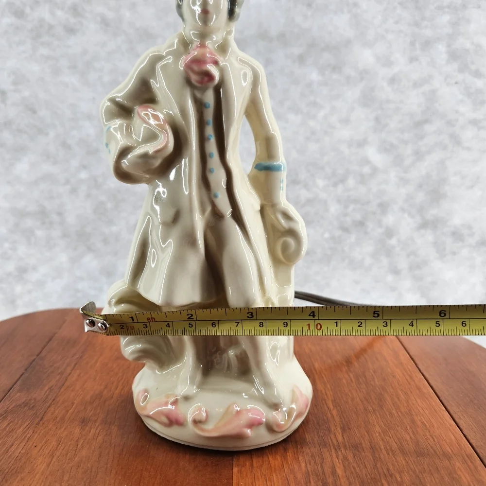 Vintage Hand Painted Bisque Colonial Figural Table Lamp‎ Cream Pink Blue WORKING